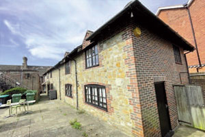 Self-contained office (Class E) building in haslemere surrey