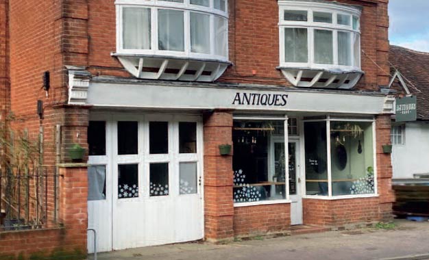 prominent retail premises to let on a new lease oin Godalming