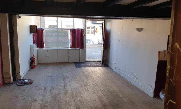 Retail unit to let in Ripley